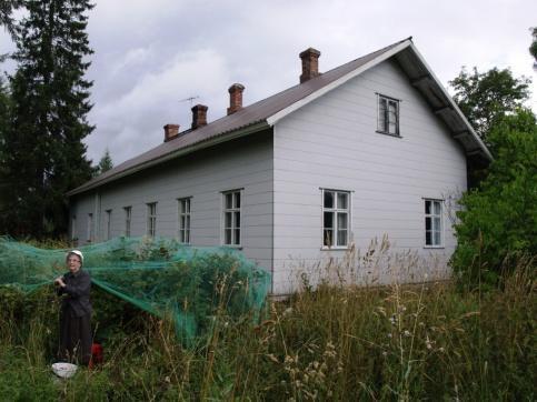 YMPÄRISTÖN NYKYLUONNE: maaseutu, pihapiiri, maantie, rautatie,