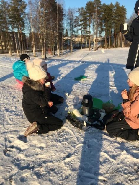 Muistetaan kuitenkin, että Harkinta, Harjaannus, Hyvyys ja Hyvinvointi kehittyvät parhaiten, kun asioita käsitellään ja tehdään yhdessä kasvotusten.