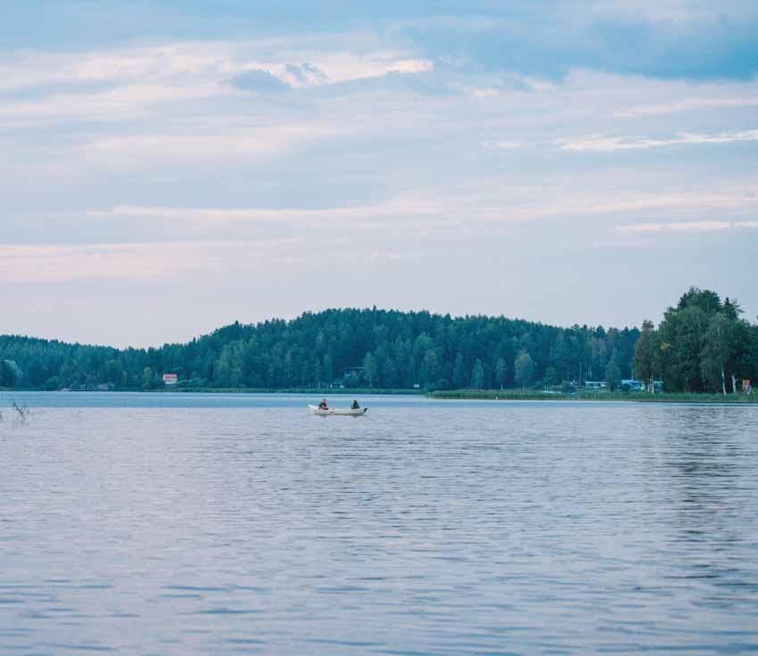 SAIMAA GEOPARK VENEILIJÖIDEN SAAVUTETTAVISSA 65 geokohdetta 53 luonto- ja kulttuurikohdetta Veneilytärppejä n alueelta Astuvansalmen kalliomaalaukset sijaitsevat Yöveden rannalla Ristiinassa.