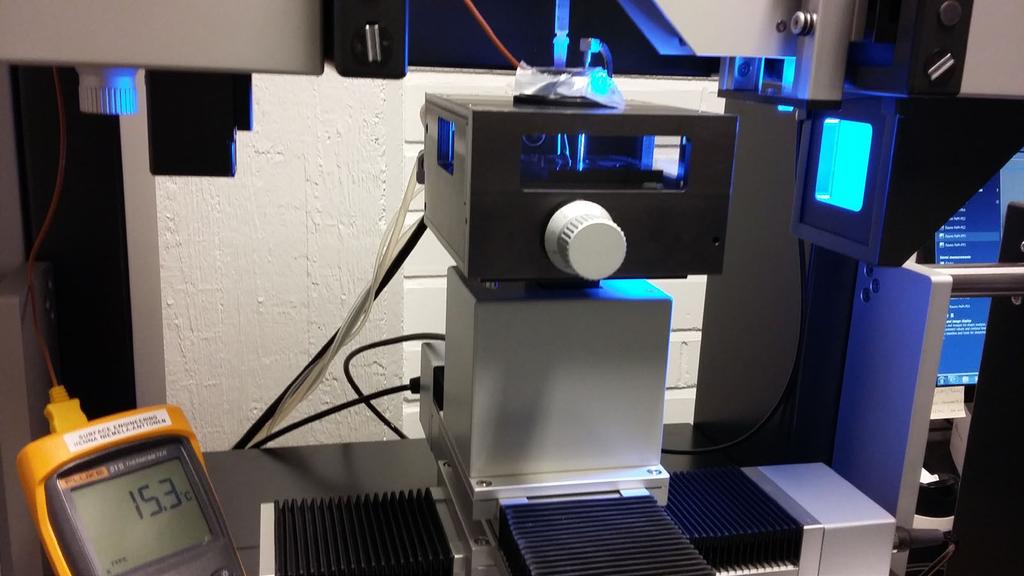 44 PICTURE 13. Setup for Peltier Plate measurements After three measurements, the chamber temperature was decreased until the sample surface temperature was +15,0 ± 0,3 C as seen in picture 13.