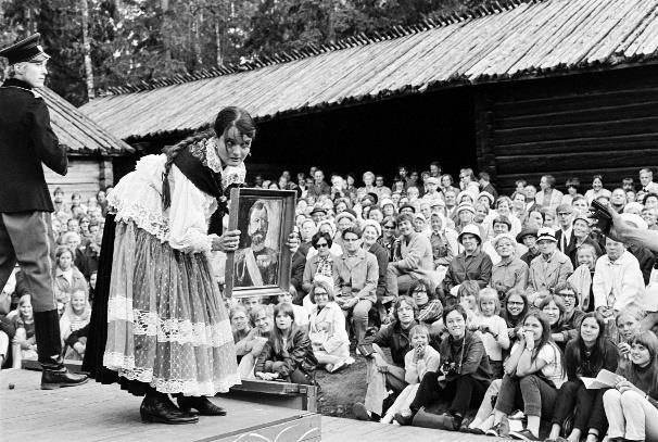 KOM-teatterin Kullervon esitys Helsingin Suvilahden vanhassa voimalassa 1980-luvulla oli uranuurtaja.