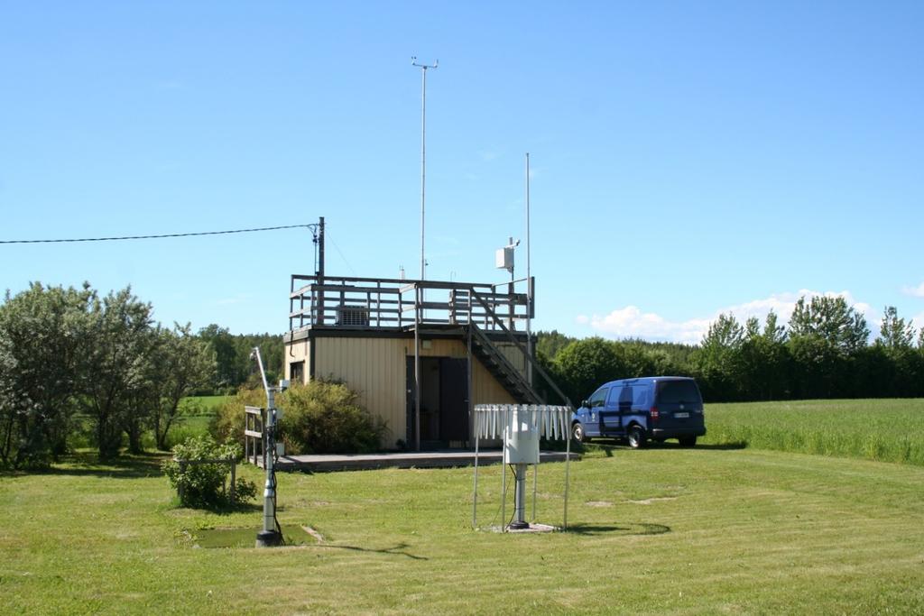 Kuva 4.7. Ilmatieteen laitoksen havaintoasema Virolahdella. Bild 4.7. Meteorologiska institutets observationsstation i Vederlax.