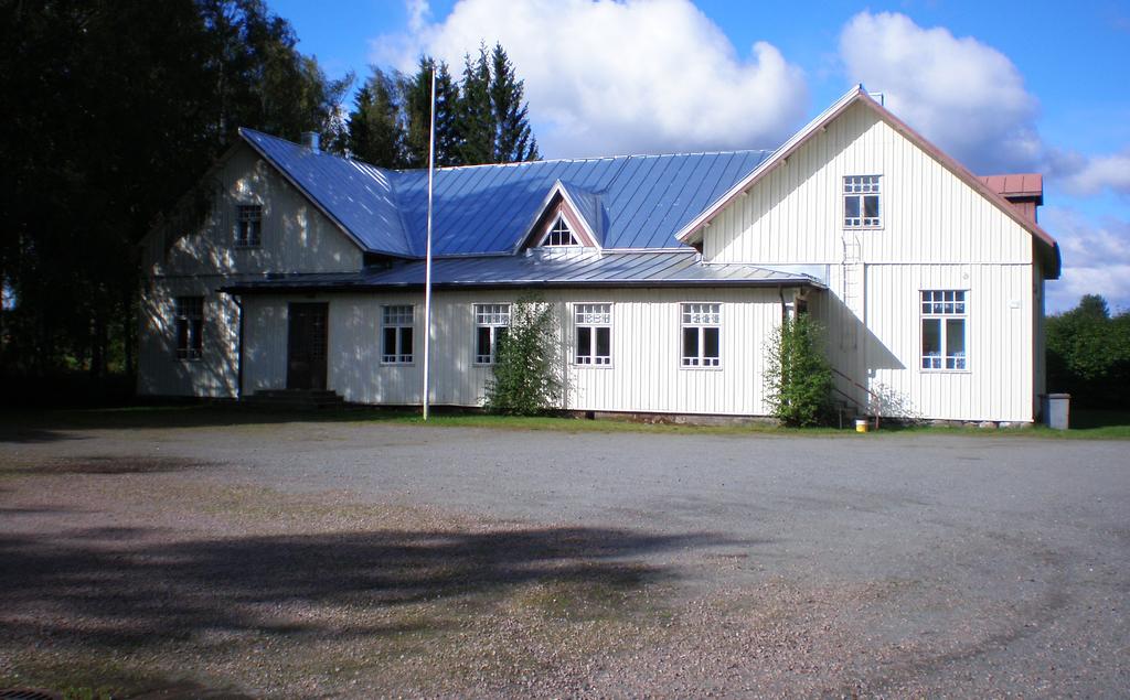 11 Ulvilan Nuorisoseurantalo Luova lava -leiri Lapsia tanssimassa Ulvilan Ns-talolla paikallisseuraesittelyssä Ulvilan Nuorisoseura Ulvilan Nuorisoseura toimii Ulvilassa tarjoten toimintaa sina