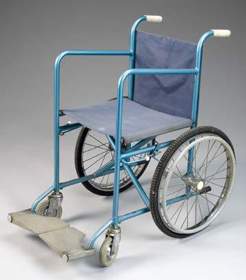 Pyörätuolin historiaa osa 2. Huima kehitys 1900-luvulla 1901- Perustuoli keksittiin Se muistuttaa läheisesti nykyaikaista pyörätuolia muotoilultaan.