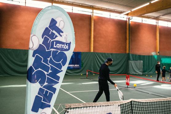 Koulutustoiminta Lambi Street Tennis kiertueen sekä mailapelien yhteishankkeen kautta, tennistä pääsi kokeilemaan n. 40 000 lasta eri puolilla Suomea.