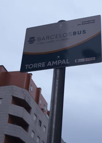 . ->Kuvassa olevan bussilinjan nimi on Torre Ampal, se löytyy keltaisen linjan varrelta. Juna: Junalippu kannattaa myös ostaa suoraan juna-asemalta.