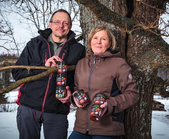 Yrityksen toinen päätuote JärkiSärki-kalasäilyke sai alkunsa, kun valmistimme särkisäilykkeitä omaan käyttöön ja ihmettelimme, miten niin hyvää kalaa nimitetään roskakalaksi! kertoo Marja Komppa.