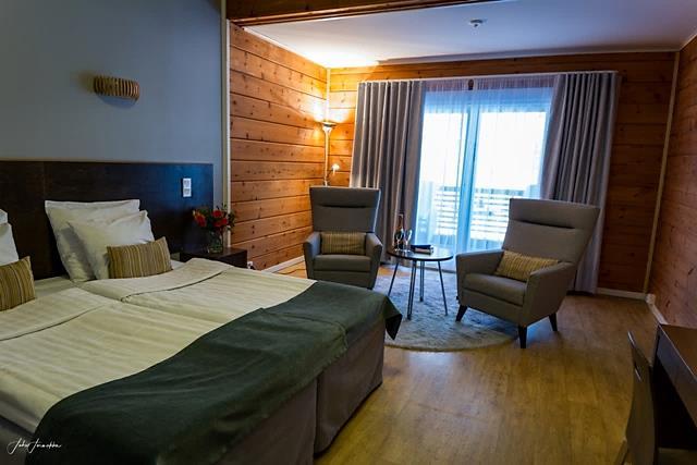 Kuva 2. Superior-huone (Hotelli Rento 2018.) Hotellinhuoneen hintaan sisältyy myös aamiainen ja iltasauna.