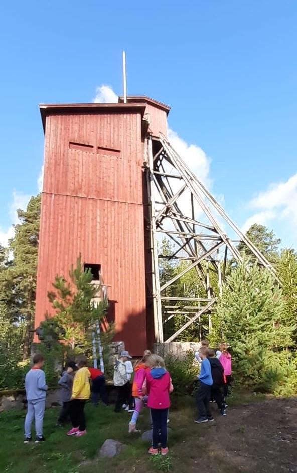 Koulutoimi Kulttuuritapahtumien tuottaminen kouluille. Museoilla on tarjolla opastettuja kierroksia koululaisille.