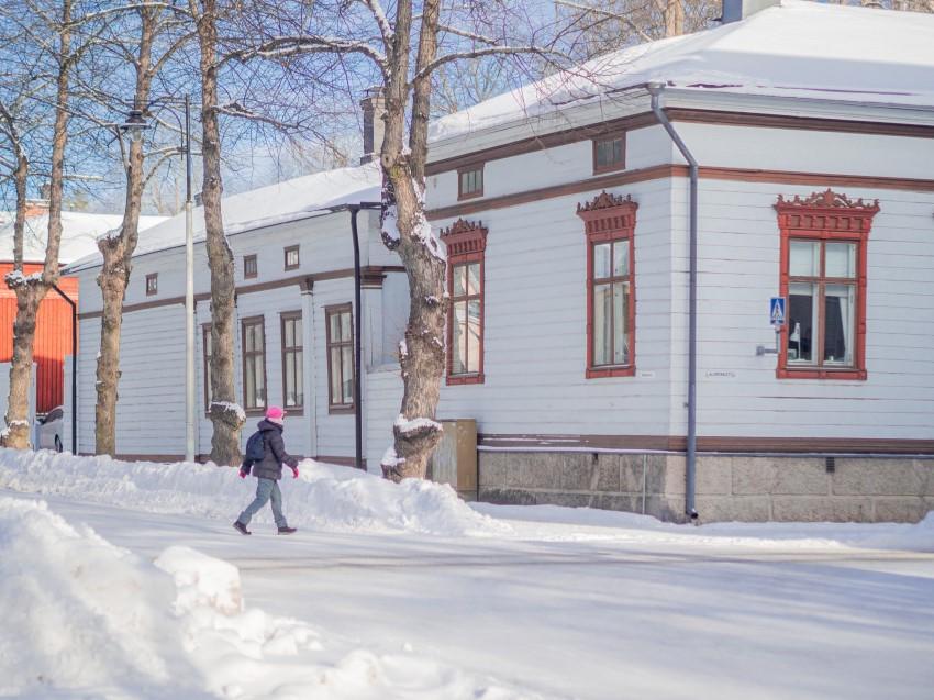 Turvallinen, toimiva ja viihtyisä liikkumisympäristö ympäri vuoden Turvallinen, esteetön, viihtyisä ja käytettävä infrastruktuuri eli tiet, kadut, torit ja viheryhteydet muodostava keskeisen