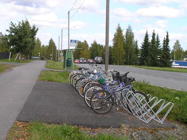 Nykyinen reitti ei palvele kovin hyvin Peltolammin asukkaita eikä Lakalaivan työpaikkakeskittymiä.