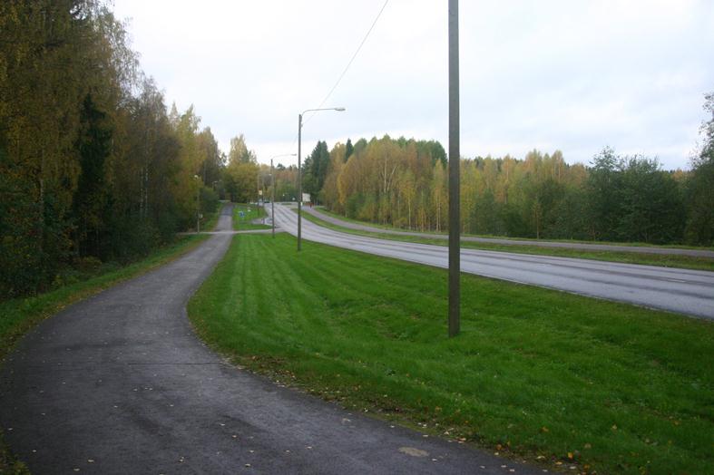 Aitolahdentien varsi on kauttaaltaan mäkinen, ja paikoin on myös epäselvyyttä siitä, millä puolella katua reitti kulkee.