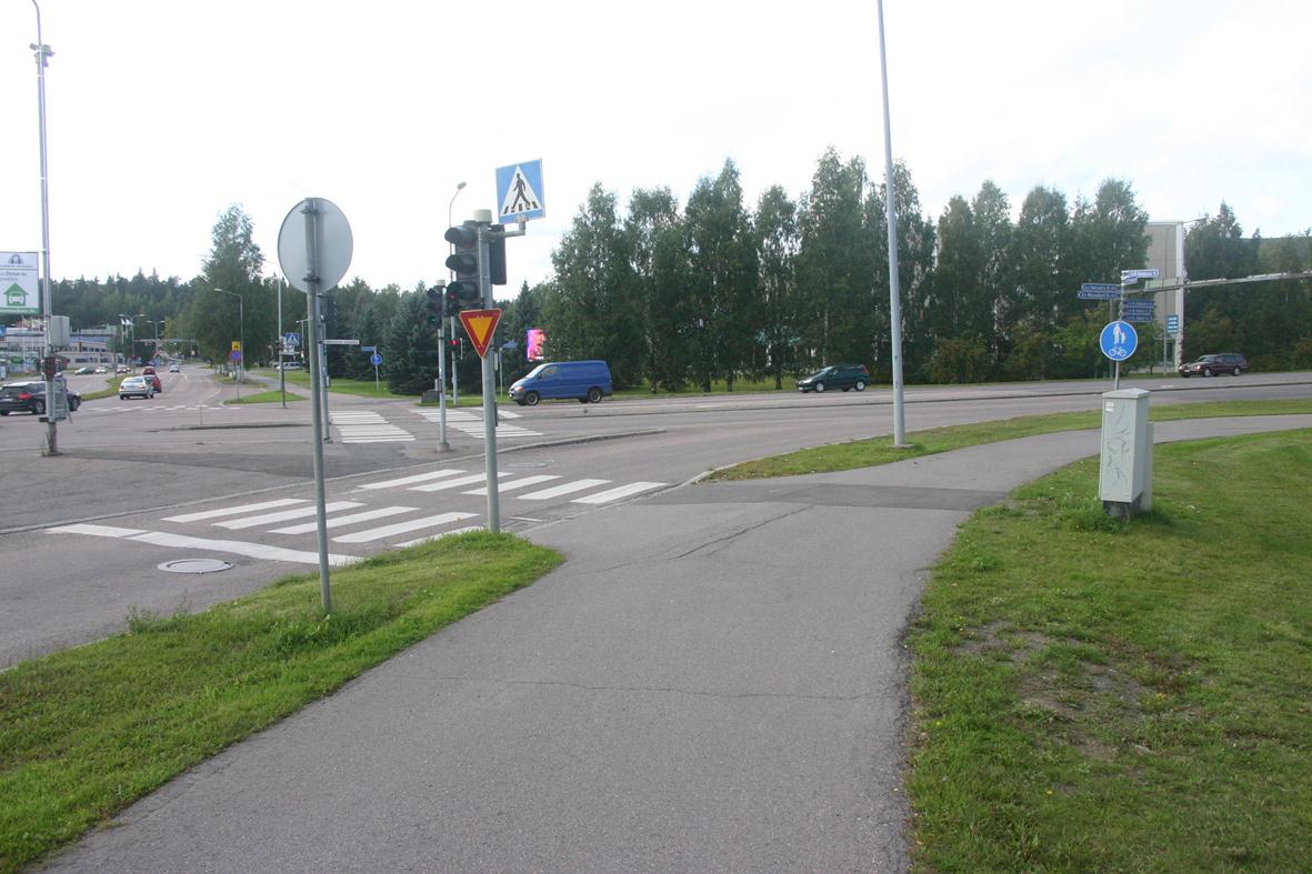 Kangasalan laatukäytävä Kangasalan laatukäytävän linjaus on tasainen ja reitti kulkee erillään vilkkaasta autoliikenteestä.