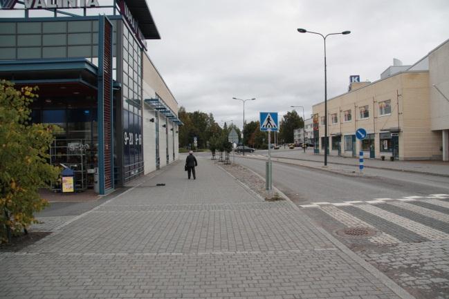 Ylöjärvi Ylöjärvellä on toteutettu onnistuneita katuja, joilla keskustan autoliikennettä on saatu rauhoitettua. Tori on viihtyisä olohuone, jonka ympäristössä on oleskelutiloja.