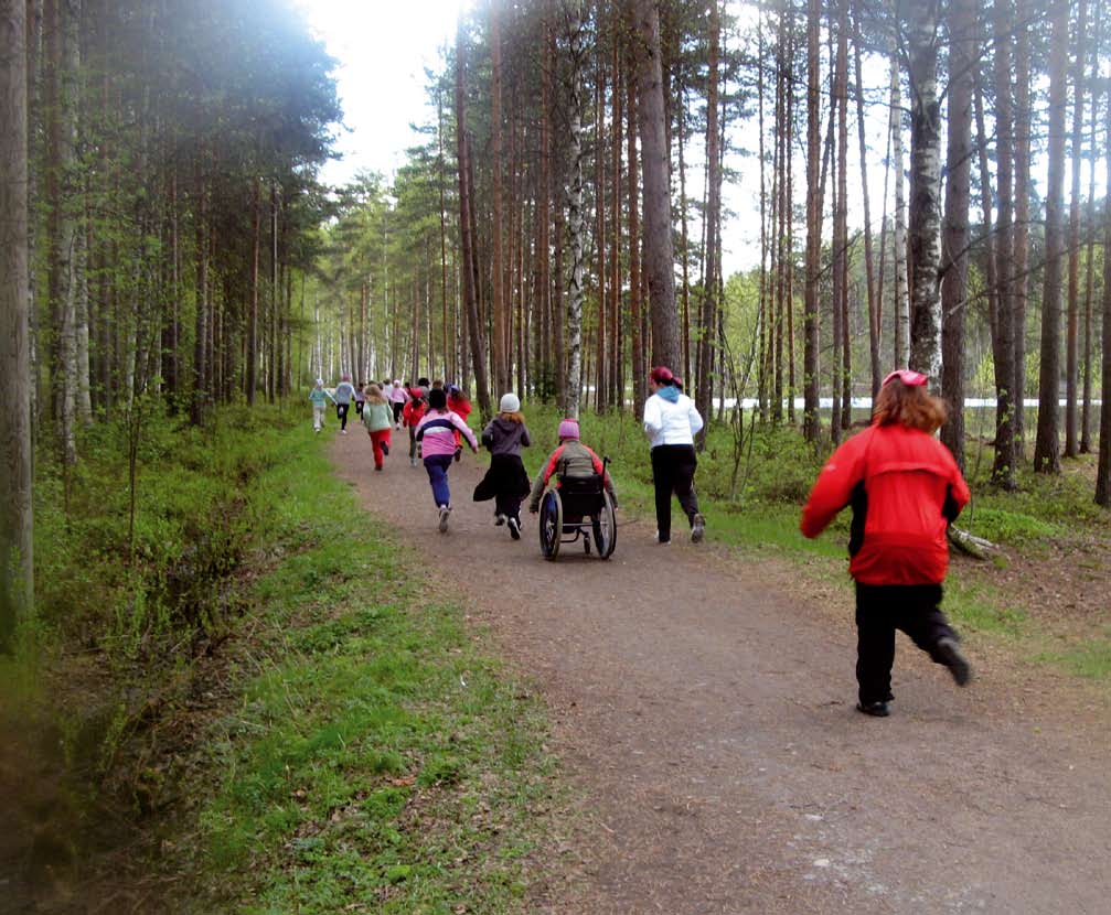 HAASTEENA LIIKKUMATTOMAT LAPSET JA NUORET LIIAN MONEN LIIKE ON PYSÄHTYNYT Tieto lasten ja nuorten päivittäisen fyysisen aktiivisuuden määrästä on hyvin puutteellista.