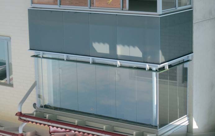Kaidejärjestelmän ja lasitusjärjestelmän avulla voidaan korostaa rakennuksen arkkitehtonisia piirteitä tai päivittää julkisivu nykyaikaiseksi kokonaisuudeksi, joka suojaa rakenteita ja säästää