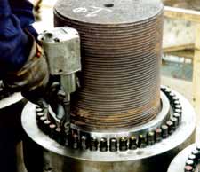 Halvemmin ja nopeammin Isot ammoniakkireaktorit vaativat usein isoja ja kalliita hydraulisia kiristimiä, ja kiristys tai löysääminen voi viedä useamman päivän, vaikka töitä tehdään kellon ympäri
