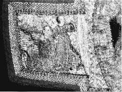 94 Kuva 28: Lahjoittajapariskunnan kuvat Taivassalon kirkon messukasukassa, yksityiskohta, 1457-1500. Kirjailu. Kansallismuseo (Taivassalon kirkko). Kuva: Tiina Gröhn.