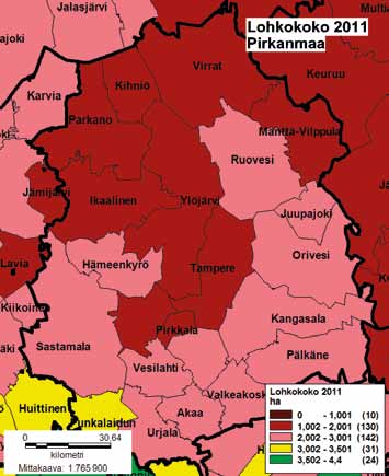 44 Kuva 29: Tilusjärjestelytarve Pirkanmaalla. Vasemmalla on esitetty kuntakohtaisesti peltolohkojen pinta-alat ja oikealla talouskeskusetäisyydet nykytilanteessa.