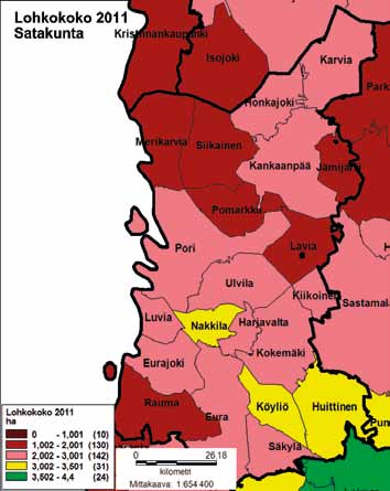 55 Kuva 41: Tilusjärjestelytarve Satakunnassa. Vasemmalla on esitetty kuntakohtaisesti peltolohkojen pinta-alat ja oikealla talouskeskusetäisyydet nykytilanteessa.