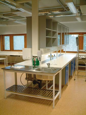 asennuspalveluineen laboratoriokalustamista varten.