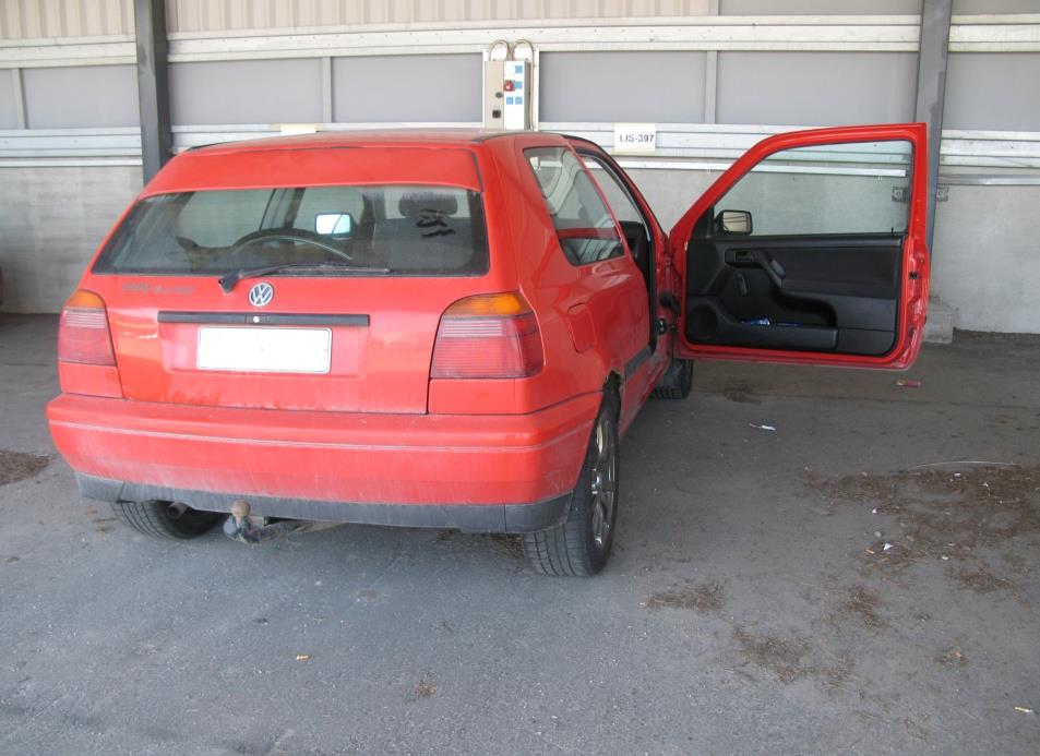 Vapaa-aika (1) Hengaamista kavereiden kanssa (2) Autoilua: autolla ajelemista ja autojen tuunausta (3) Ruudun ääressä istumista: tietokone (sosiaalinen media,