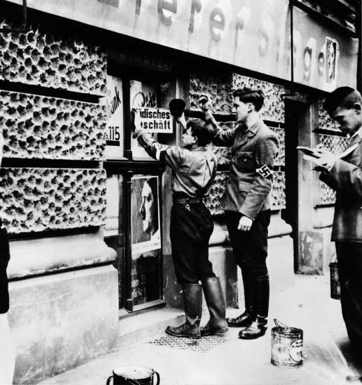 Juutalaisten toimintaa terrorisoidaan Jo huhtikuussa 1933 natsipuolue yritti ensimmäistä kertaa vahingoittaa juutalaisia taloudellisesti.