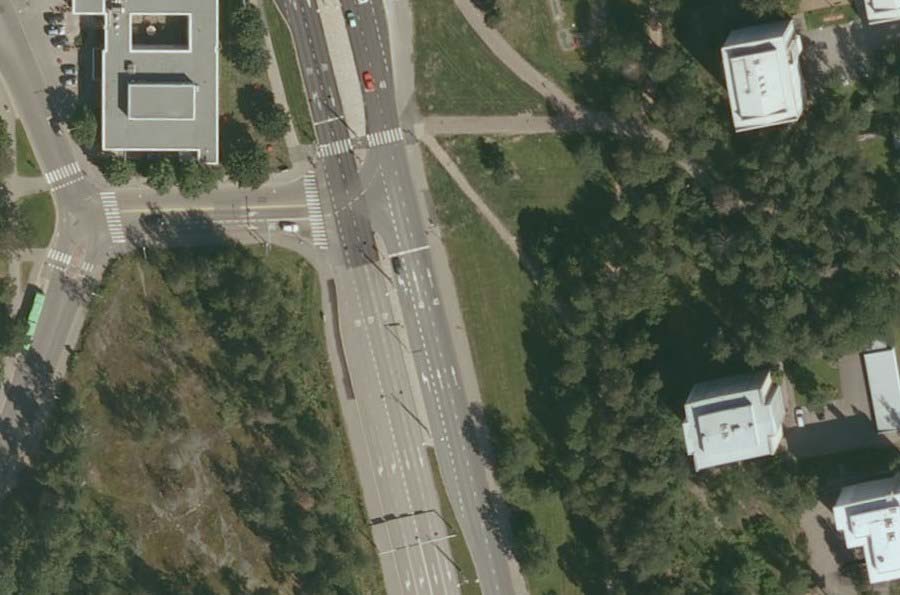 B14. LIITTYMÄT, HUOALAHDENTIE, ULVILANTIE - Liikenne on ruuhkautunutta ja liikenne estää pääsyn vasemmalle kääntyvien kaistalle. Vaikeuttaa linjaa 18 suunnassa 1 keskustasta Munkkivuoreen.