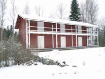 Sveitsiläistyyliä edustava päärakennus on Rautalammin kihlakunnan piirilääkäri Johan Vilhelm Roschierin rakentama v. 1873.