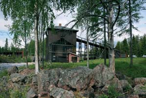pärille rakennettiin teräs- ja puurakenteinen suojarakennus, joka toimii myös näyttelytilana.