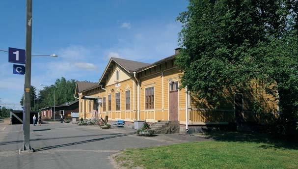 Suonenjoen rautatieasema ympäristöineen ja ratavartijan talo Asemarakennukset v. 1887, Oulun radan tyyppipiirustukset, H Valtakunnallisesti merkittävä, RKY v. 2009.