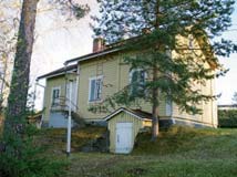 Entinen siltavahdin mökki Valmistui v. 1893 Samalla siltavahdin toimi päättyi ja mökistä tehtiin aluksi kahvila- ja näyttelytila. Vuosina 1985-1986 TVH peruskorjasi rakennuksen luotsiasemaksi.
