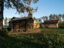 Suojeluskuntalaitos perustettiin Suomeen vastaamaan maan puolustuksesta itsenäistymisen jälkeen, koska tällöin valtiolla ei ollut vielä omaa sotaväkeä.