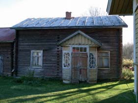 Vuonna 1817 rakennettu aitta on Keski-Suomen aittaperinteen vaikutuksesta kertova avosolainen luhtikäytävätyyppi. Aitta on maakunnan lankkurakenteisista rakennuksista vanhin tiedossa olevista.