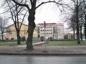 Veikkola Rakennettu v. 1919 Kuuluu RKY v. 2009 aluerajaukseen avokonttorijärjestelmää, jonka malli oli saatu Saksasta.