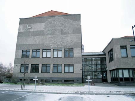 Kaupungintalon vanha osa, kuva: Arkkitehtitoimisto Hannu Puurunen Oy Sodanjälkeinen kerrostalorakentaminen Arkkitehdit Kalevi Väyrynen, Yrjö Lindegren ym. Kuuluu RKY v. 2009 aluerajaukseen.