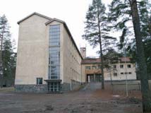 Muuntoasema Arkkitehti Aarne Ervi, v. 1934 Julkisivuiltaan puhtaaksimuurattu muuntoasema rakennettiin v. 1934 ja laajennettiin 1950-luvulla Hirsirunkoiset asuinrakennukset Arkkitehti Aarne Ervi v.