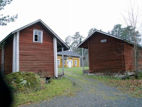 Kirkonkylän koulu Valistus Vanhempi rakennus valmistunut v. 1883, nuorempi v. 1939 Valintaperuste: M Kuuluu RKY v.