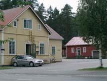 alttariin ja lehteripenkkeihin. Kirkko on peruskorjattu vuosina 1962-1963 (arkkit. Esko Laitinen) ja v. 1991-93 (Arkkitehtitoimisto Hannu Puurunen Oy).