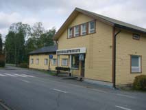Vesannon kirkon ja joen maisema, H Kirkon lähistöllä on säilynyt kunnan historiasta monipuolisesti kertovaa ja nykyisen miljöön kannalta merkittävää rakennuskantaa.