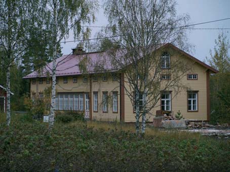 Hiekka-Aho, kuva: Arkkitehtitoimisto Hannu Puurunen Oy Hiekka-Ahon päärakennuksessa on eri aikoina toiminut mm. posti ja kestikievari ja konttuurihuoneessa pankki.