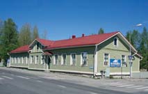 Raatihuone Rakennusmestari P. J. Pitkänen, v. 1899, laajennus v. 1904, korjauksia ja muutoksia v. 1975 ja v.