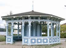Satamapuisto rakennuksineen 1850-luvulta alkaen. Valintaperuste: R, H, M Satama-alue liittyy laivaliikenteen historiaan. Kauppala oli kunnostanut satama-aluetta 1860-luvulta lähtien.