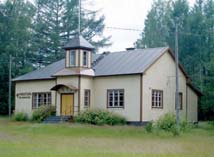 asennetuilla lipputangoilla. Pörsänmäen seuratalo Rakennettu v. 1922, korjauksia sisätiloissa 1990-luku Valintaperuste: R, H Haja-asutusalueen yksittäiset kohteet Mäkitupa Raknnettu v.
