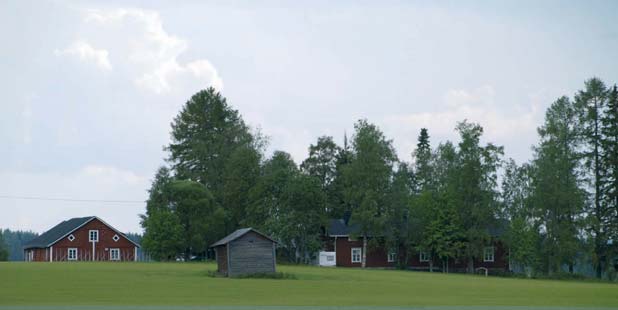 Soinlahden koulu Rakennettu v. 1919-1920 Valintaperuste: R, H Alkuperäisen ulkovuorauksensa ja ikkunansa säilyttänyt rakennus kuuluu jugendajan koulurakennuksiin.