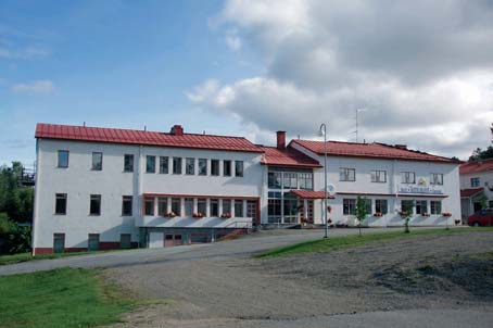 1966 uusi pappila, jolloin edelliseen saneerattiin seitsemän vuokrahuoneistoa. 1970-luvulla ikkunat vaihdettiin tuon ajan tyylin mukaisiksi. Ikkunat on myöhemmin v.