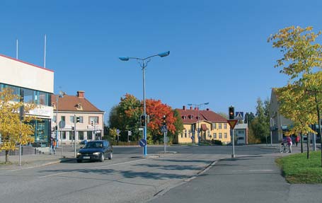 Rakentaminen oli alkanut Iisalmesta ja eteni Ylivieskaan Kiuruveden kautta, jonne väliaikainen liikennöinti aloitettiin v. 1923.