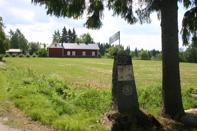 3.2.3 Hirvensalmi 3.2.3.1 Monikkala M Maisemamaakunta ja -seutu: Itäinen Järvi-Suomi, Lounais-Savon järviseutu Maisematyyppi Vesien ja asuttujen kumpareiden mosaiikki Pinta-ala 181 ha Monikkalan