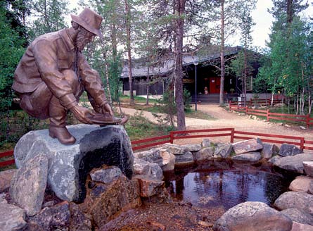 Matti Kolho Timo Lindholm / Fotoplan Jos kultaa kaivannet Lapin ja muidenkin maiden värikäs