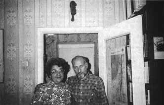 Aba ja Ida Taratuta kotonaan Leningradissa (Huomaa Israelin kartta ovessa!) Aba ja Ida Taratuta erään kolmannen refusenikin seurassa.